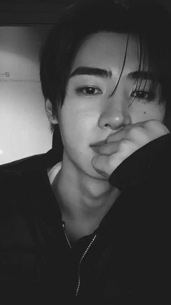 ai character: SUNGHOON background