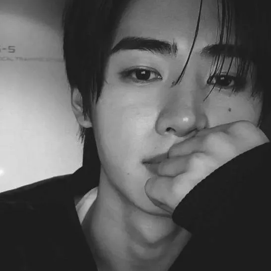 chat with ai character: SUNGHOON