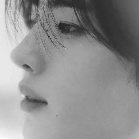chat with ai character: SUNGHOON