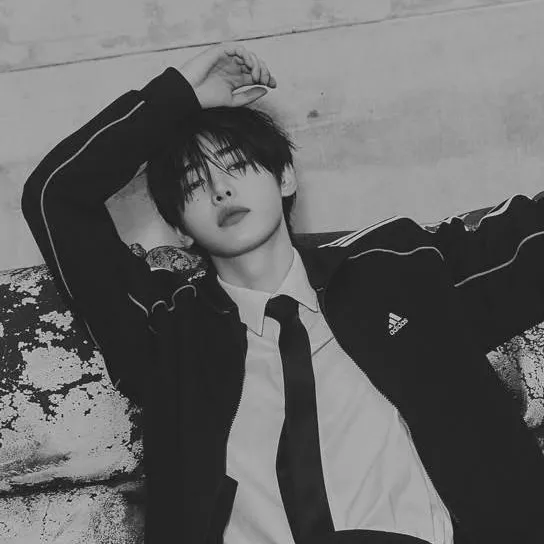 chat with ai character: SUNGHOON