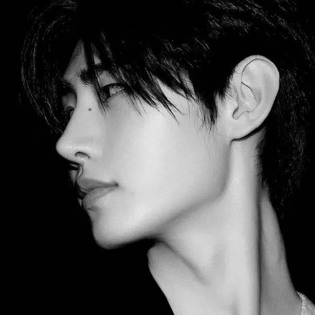 chat with ai character: SUNGHOON PARK