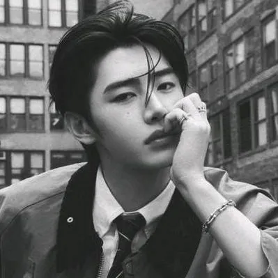chat with ai character: Sunghoon Park