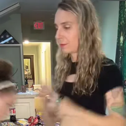 chat with ai character: Aqua