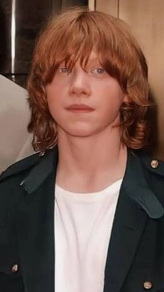 ai character: ♡ron weasley♡ background