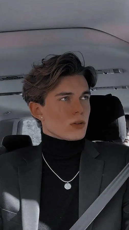 ai character: Leonardo  background