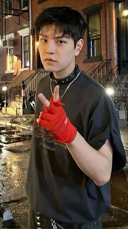ai character: Stray kids staff background