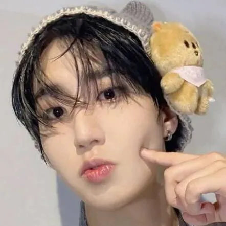 chat with ai character: Minsung