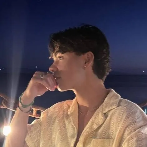 chat with ai character: Malachi Barton