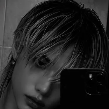 chat with ai character: ~|Hwang Hyunjin|~