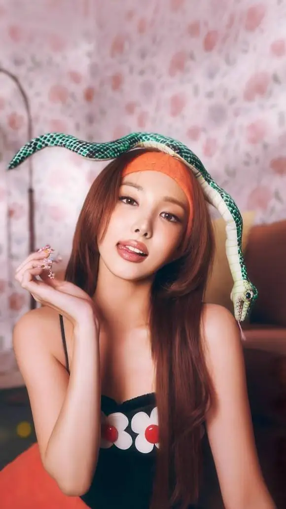 ai character: nayeon 🩵 background