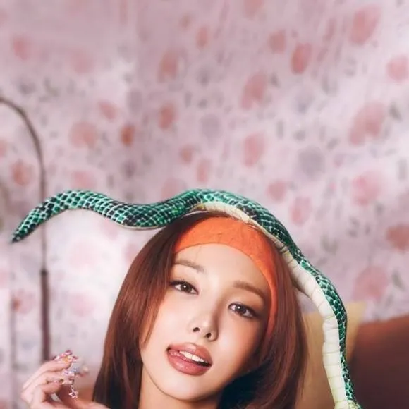 chat with ai character: nayeon 🩵
