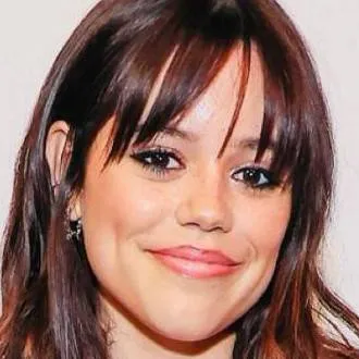 chat with ai character: jenna Ortega 