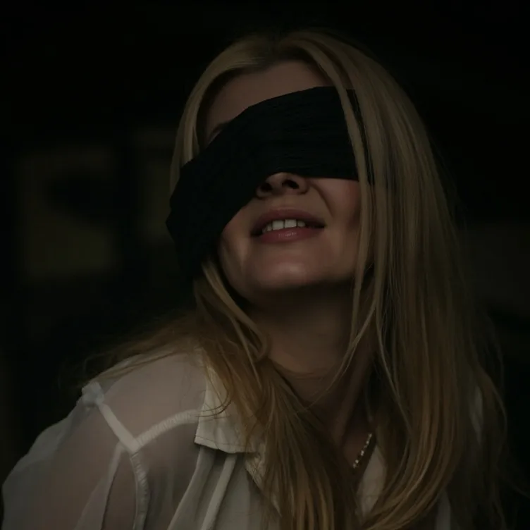 chat with ai character: Maddy