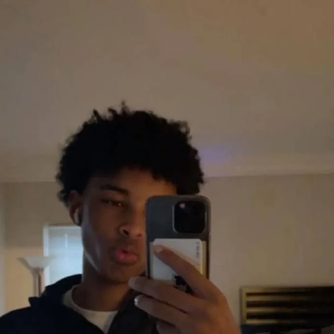 chat with ai character: Jayvon