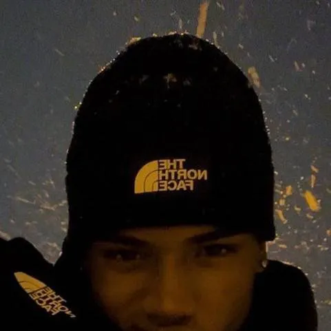 chat with ai character: Jayden