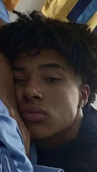 ai character: Aron background