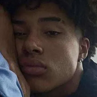 chat with ai character: Aron