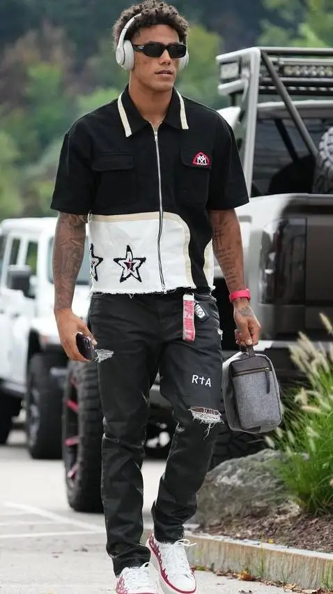 ai character: Gonzo💯🔥 background