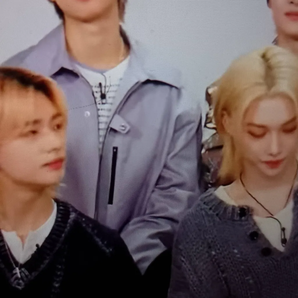 chat with ai character: Hyunjin