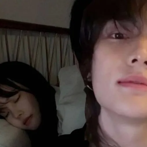 chat with ai character: Hyunjin