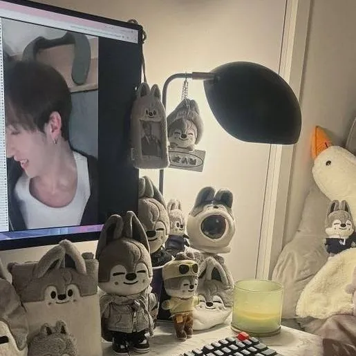 chat with ai character: Bang Chan/Chris