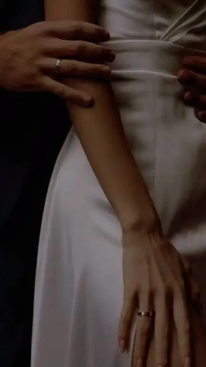 ai character: Lorenzo Martino  background