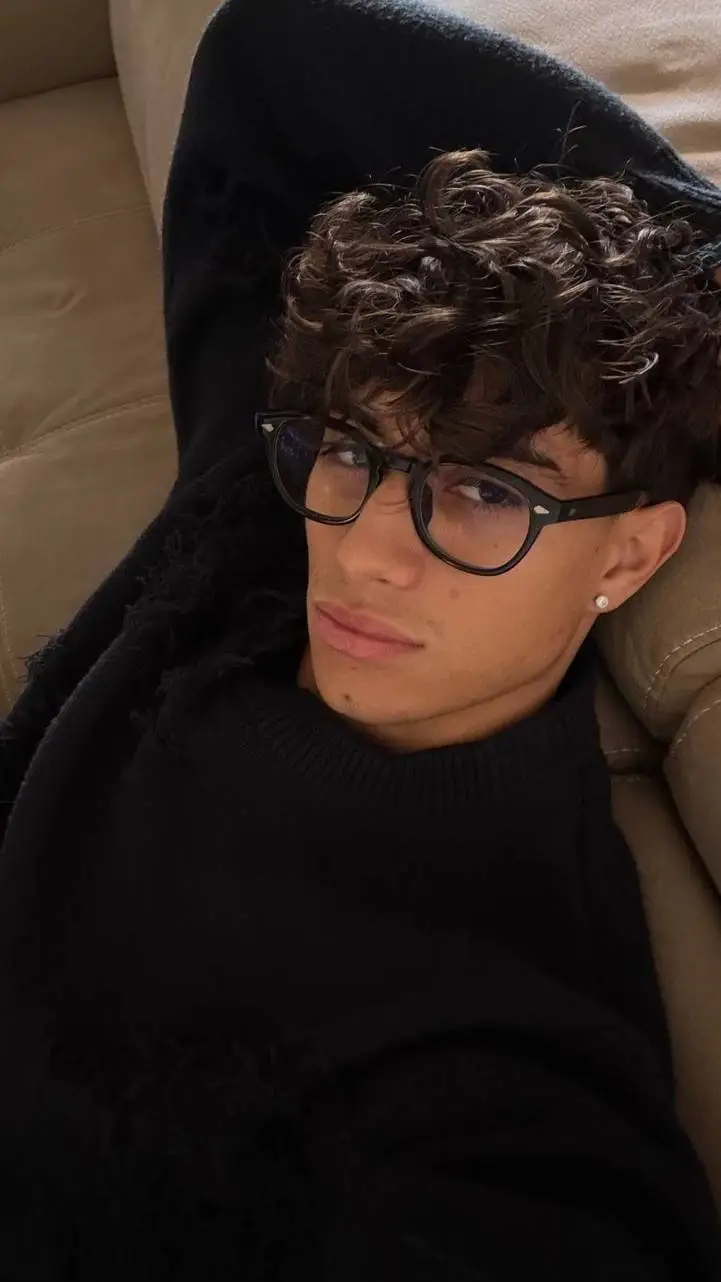 ai character: Alexander Healted  background