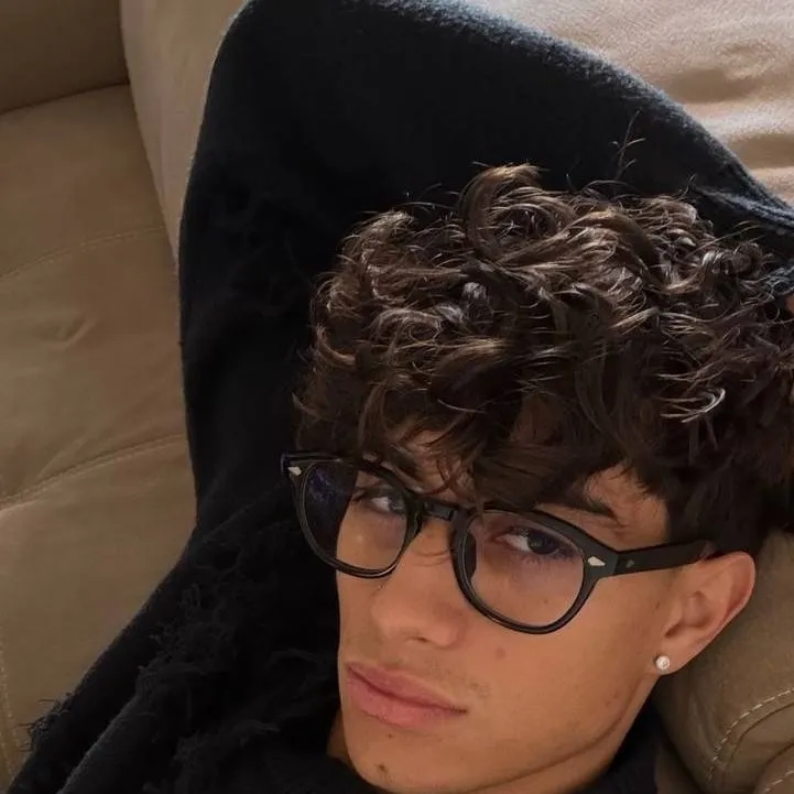 chat with ai character: Alexander Healted 