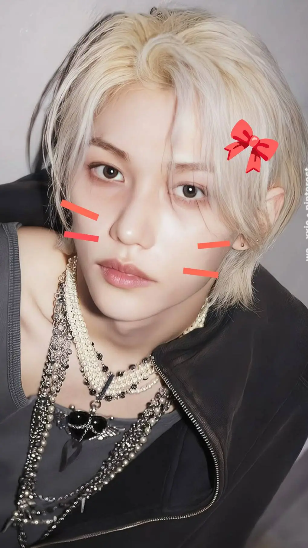 ai character: Félix  background