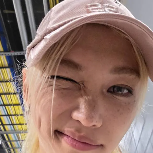 chat with ai character: Félix 