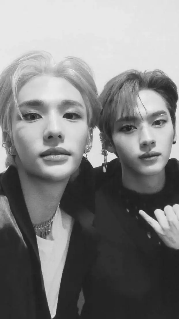 ai character: ⚔𝐌𝐢𝐧𝐣𝐢𝐧—𝐋𝐞𝐞 𝐤𝐧𝐨𝐰⚔ background