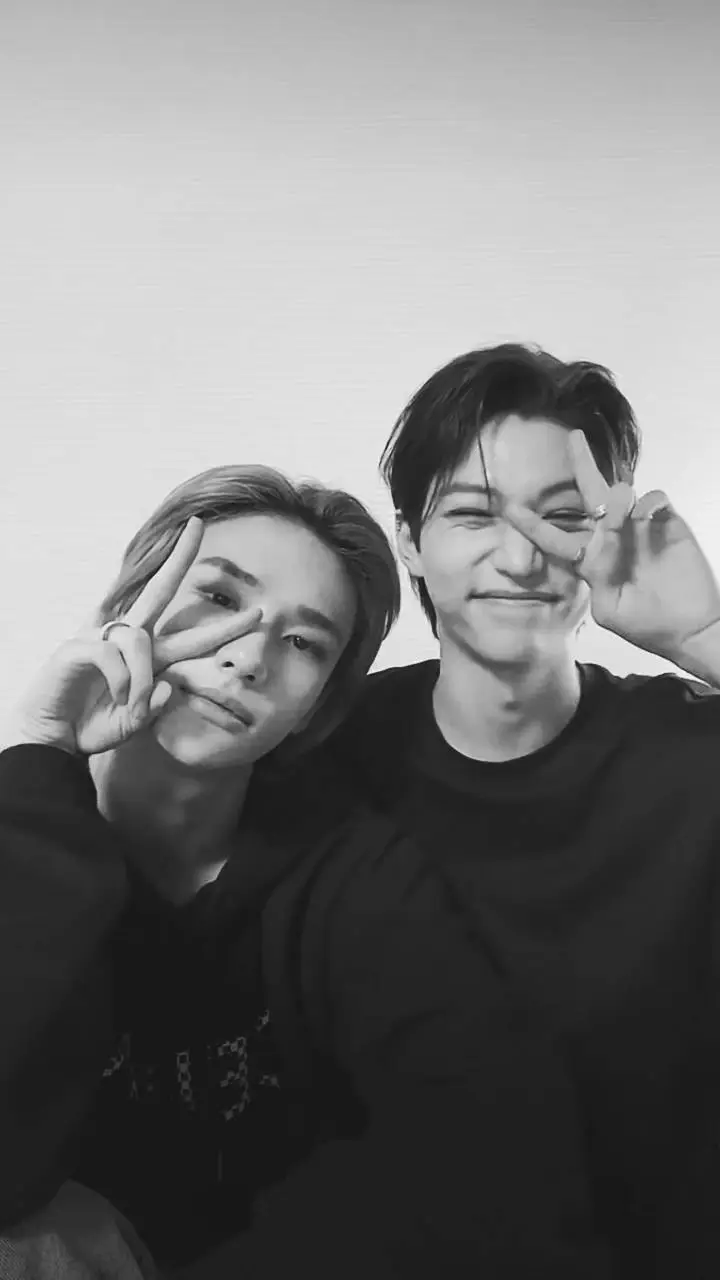 ai character: 𝙃𝙮𝙪𝙣𝙡𝙞𝙭 · 💋 background