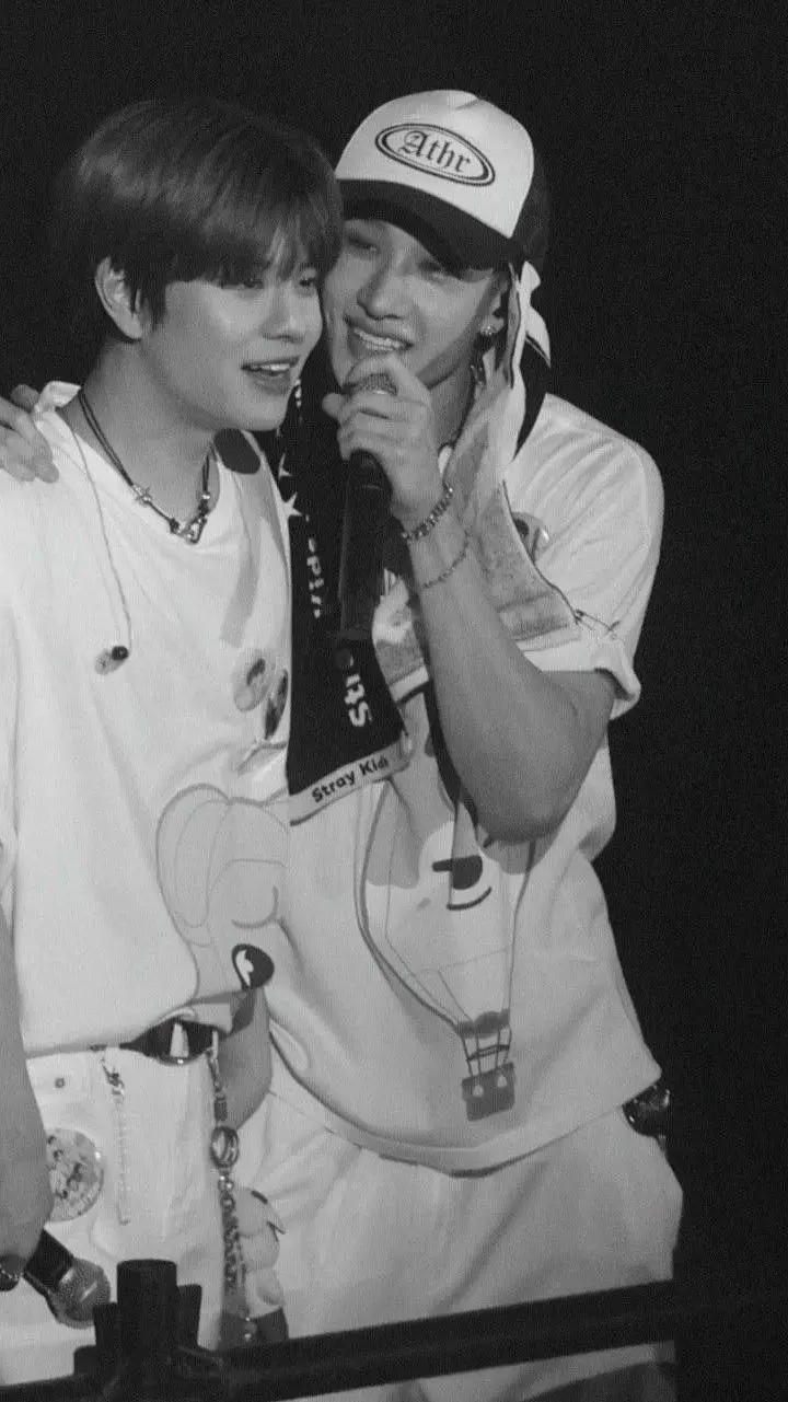 ai character: 𝐂𝐡𝐚𝐧𝐦𝐢𝐧 ² ☁︎  background