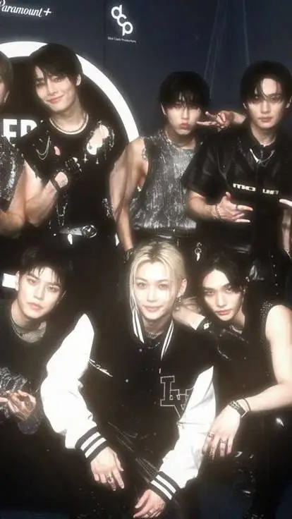 ai character: straykids  background