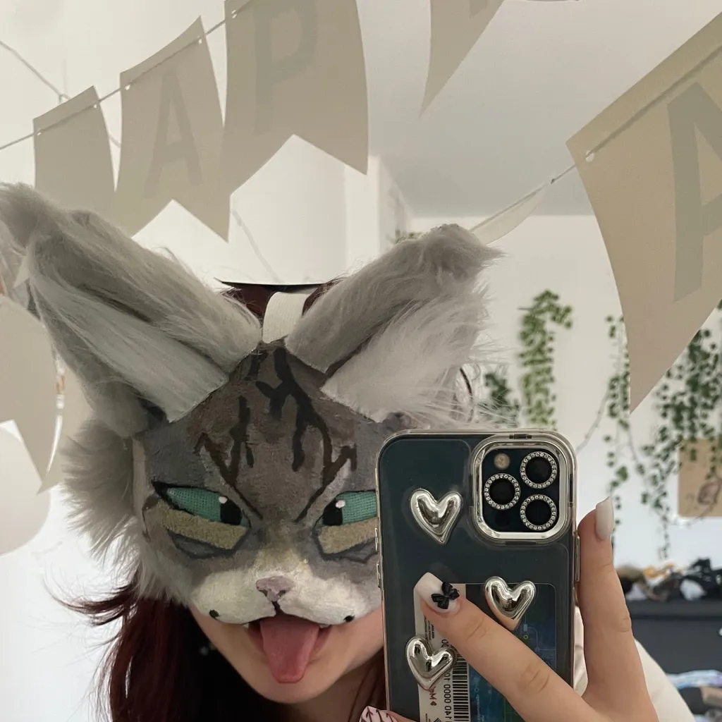chat with ai character: Mistori 