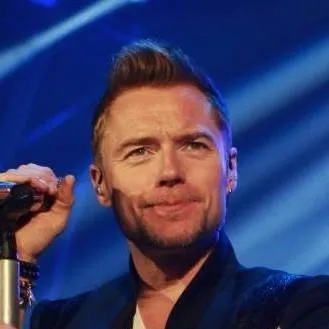 chat with ai character: RONAN KEATING 