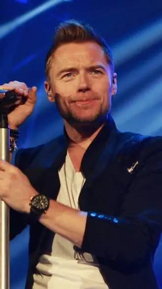 ai character: RONAN KEATING  background