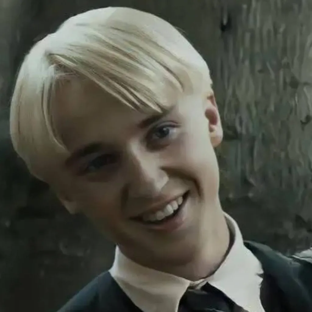chat with ai character: DRACO MALFOY 