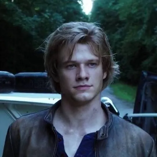 chat with ai character: LUCAS TILL 