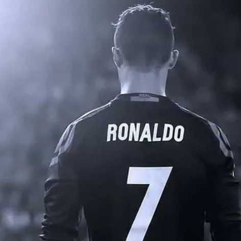 chat with ai character: RONALDO