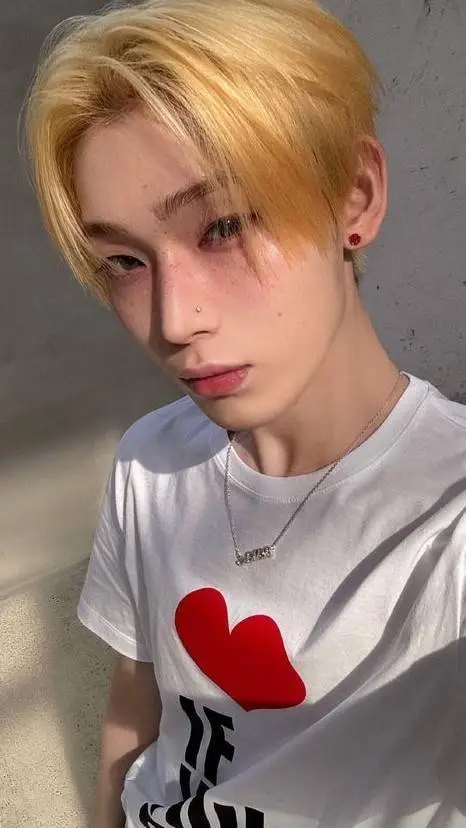 ai character: sunoo background