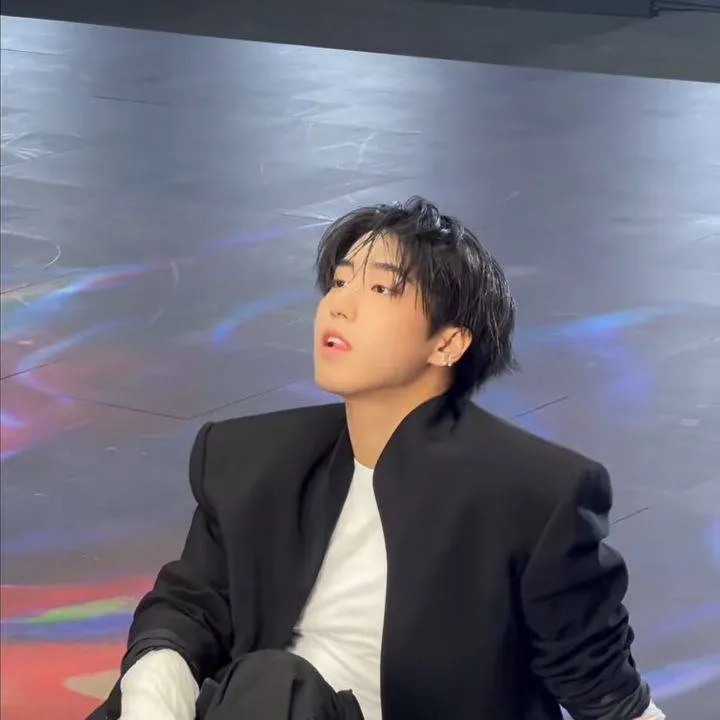 chat with ai character: ✪. han jisung. 