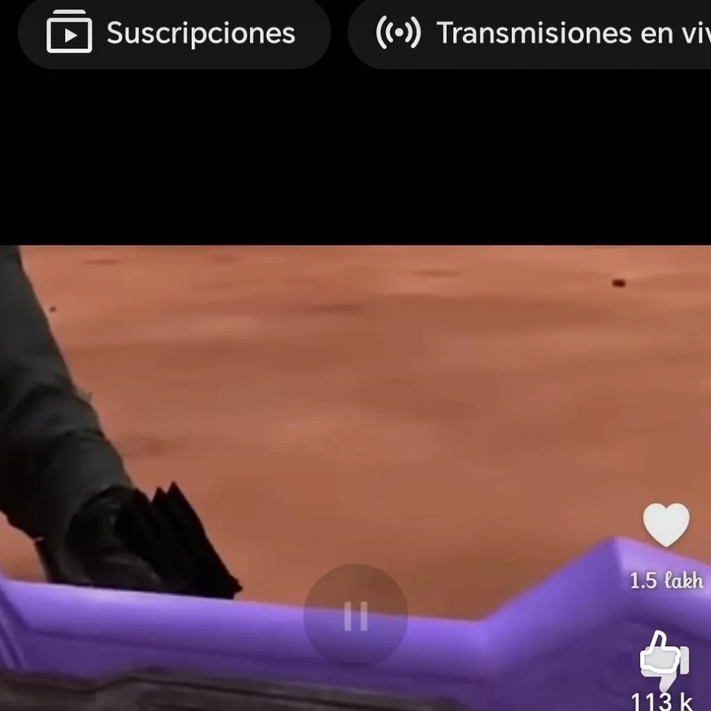 chat with ai character: titán tala