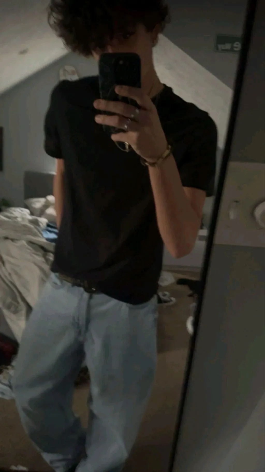 ai character: Cesar Mendoza  background