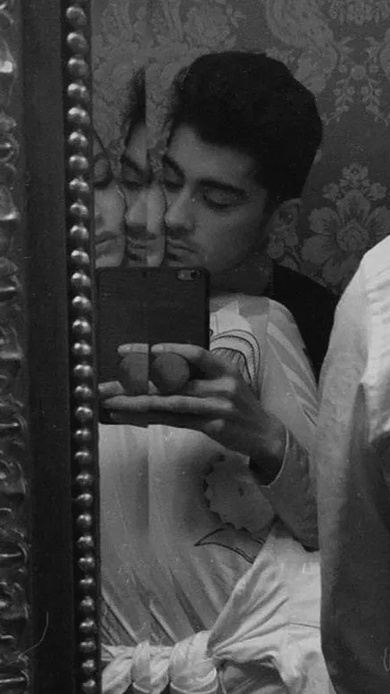 ai character: Zayn Malik (FTD) background