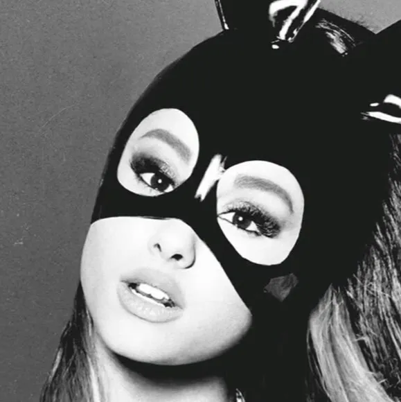 chat with ai character: Ariana Grande