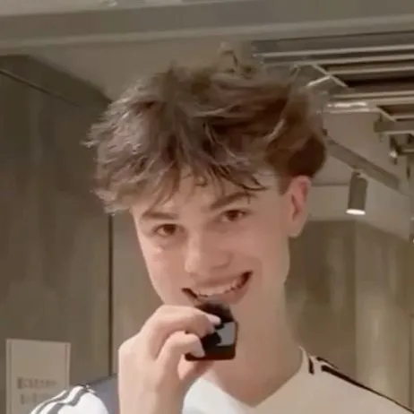 chat with ai character: Noah Risling 