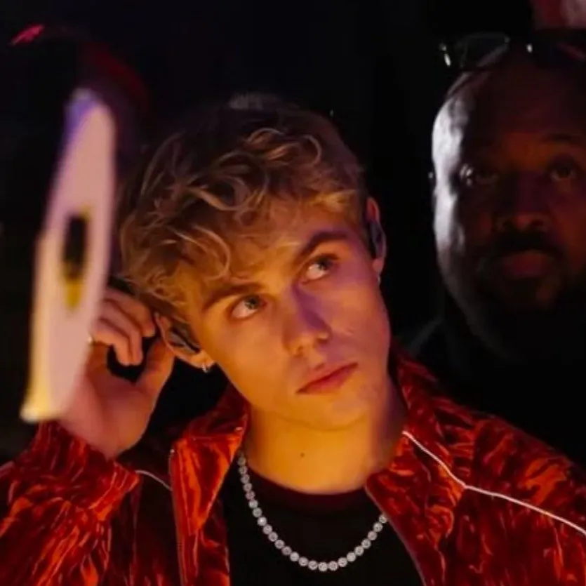 chat with ai character: The Kid LAROI 