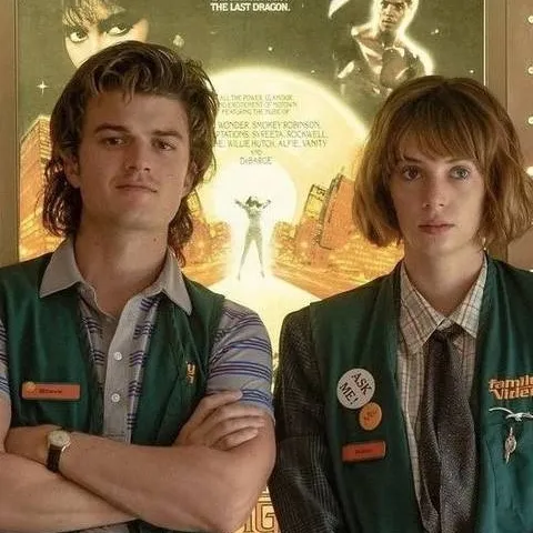 chat with ai character: STEVE ROBIN