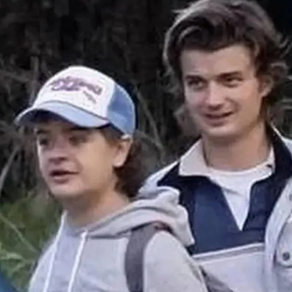 chat with ai character: STEVE AND SARAH 